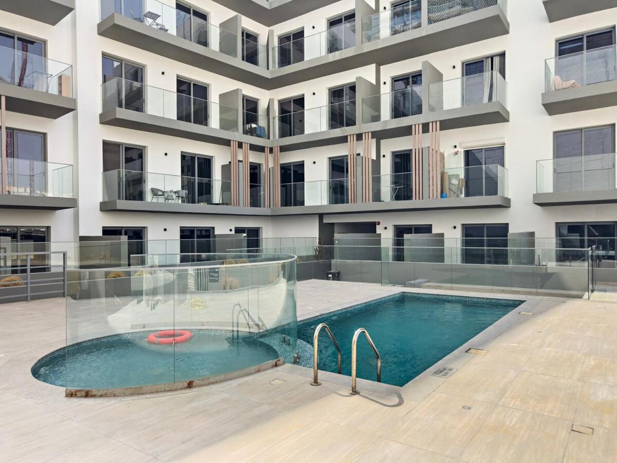 First Class Contemporary Living In Jvt * Dubai